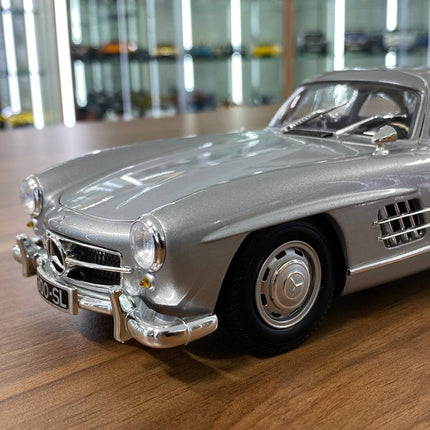 Minichamps Mercedes-Benz 300 SL 1955 1:18 Silver Diecast Model Car with Opening Doors - fine detailed model replica