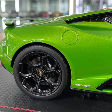 MR Collection 1:18 Lamborghini Huracan Tecnica Green Resin Model - showroom-quality model replica