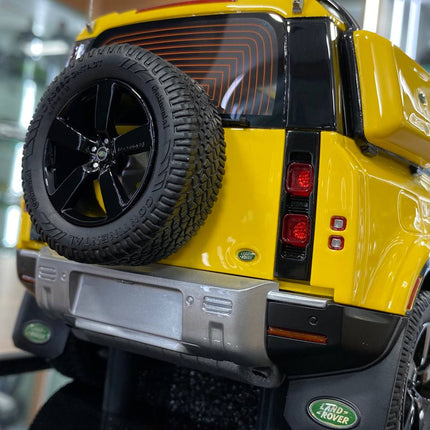 MotorHelix 1:18 Resin Land Rover Defender 110 Desert Yellow Limited - collectible scale model car