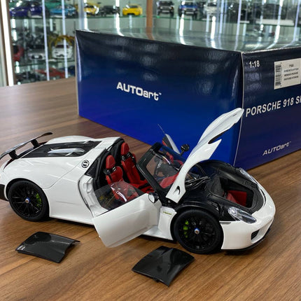 AutoArt Porsche 918 Spyder Weissach Package White/Black 1:18 Diecast Model Car - detailed die-cast style model