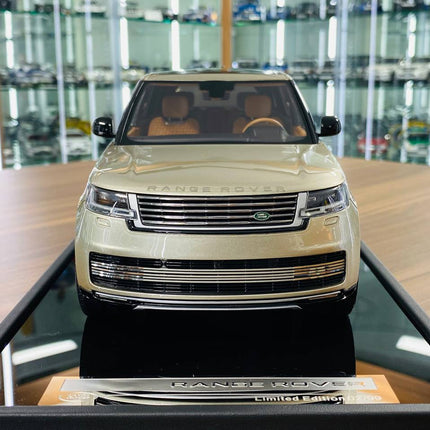 MotorHelix Range Rover Autobiography 2022 1/18 Resin Champagne Gold - studio product photo of the scale model