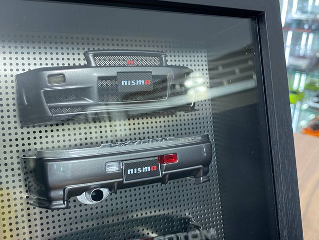 Motor Helix Nissan Skyline R34 Bumper Display Frame 1:18 Resin Dark Green/Gun Metallic Grey - studio product photo of the sca