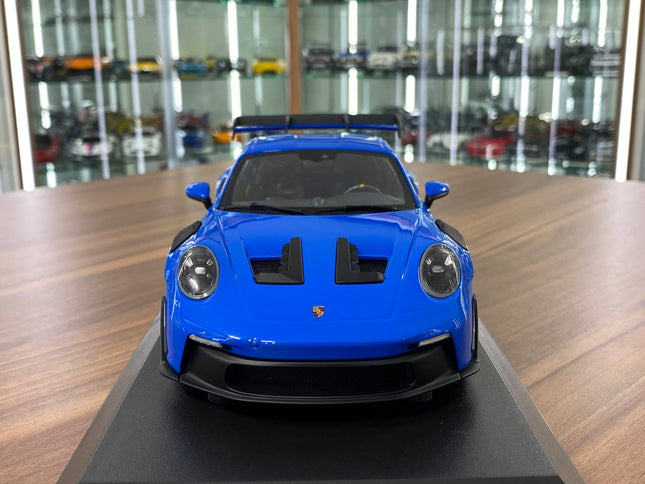 Minichamps Porsche 911 (992) GT3 RS 2023 1:18 Diecast Blue Silver Wheels - studio product photo of the scale model