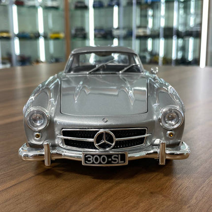 Minichamps Mercedes-Benz 300 SL 1955 1:18 Silver Diecast Model Car with Opening Doors - collectible scale model car