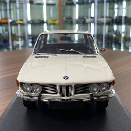 Minichamps BMW 2500 (1968) 1:18 Diecast White Limited Edition - studio product photo of the scale model