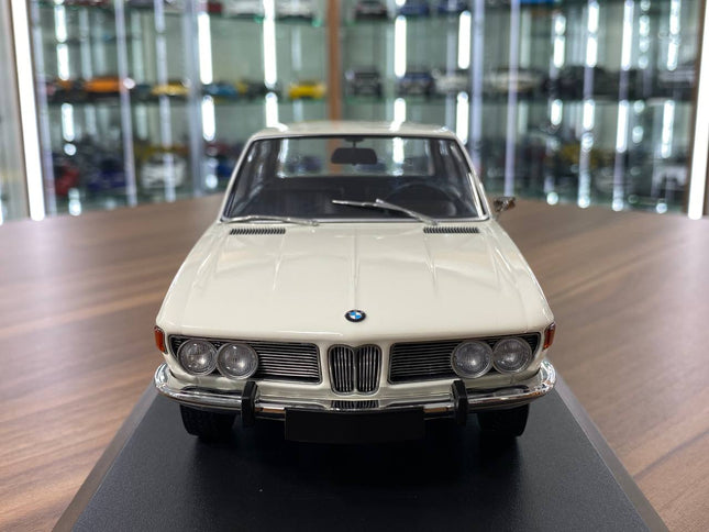 Minichamps BMW 2500 (1968) 1:18 Diecast White Limited Edition - studio product photo of the scale model