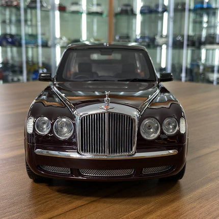 Minichamps Bentley State Limousine 2002 1:18 Diecast Model Car Maroon - studio product photo of the scale model