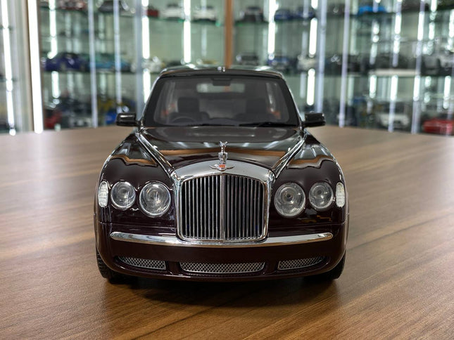 Minichamps Bentley State Limousine 2002 1:18 Diecast Model Car Maroon - studio product photo of the scale model