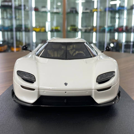 GT Spirit Koenigsegg CC850 1:18 White Resin Model Car Limited Edition - studio product photo of the scale model