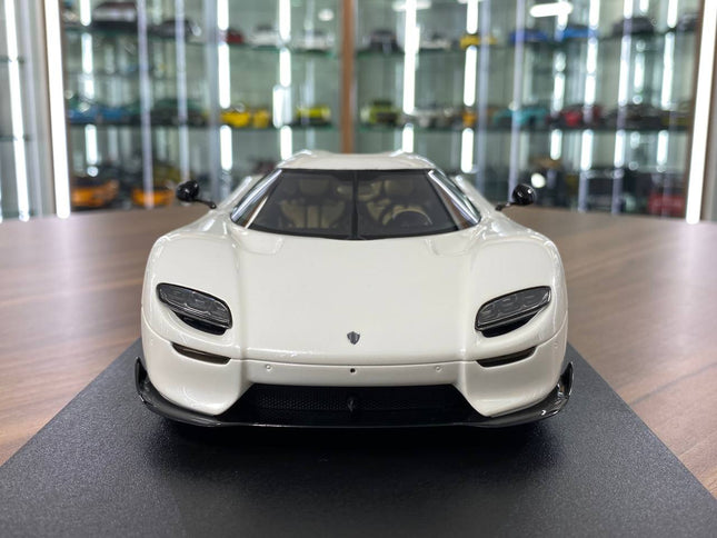 GT Spirit Koenigsegg CC850 1:18 White Resin Model Car Limited Edition - studio product photo of the scale model
