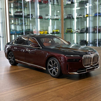Minichamps 1/18 BMW i7 2022 Diecast Model Car Black Red Metallic - detailed collector display model