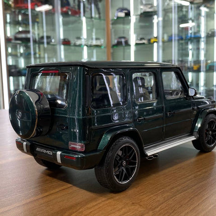 Minichamps Mercedes-Benz G 63 2018 1/18 Green Metallic Diecast Model Car - fine detailed model replica