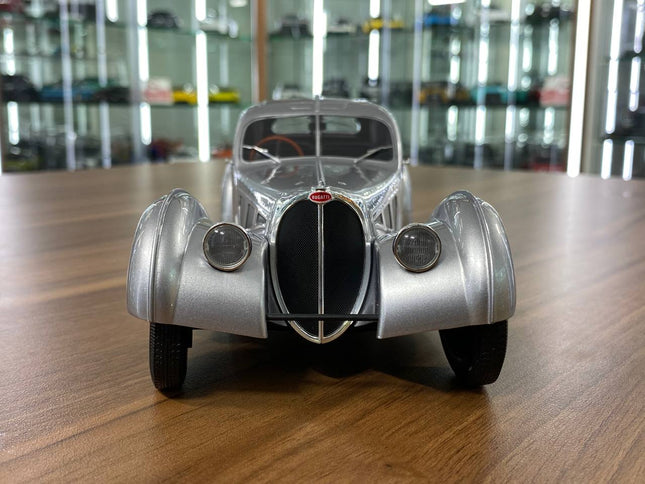 Solido Bugatti Type 57 SC Atlantic 1:18 Diecast Model Car Silver - studio product photo of the scale model