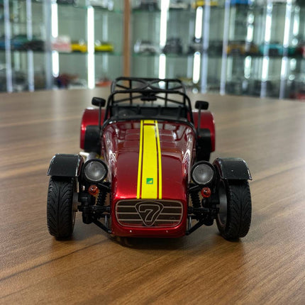 1/18 Diecast Solido CATERHAM SEVEN 275 Academy 2014 in red/yellow - studio product photo of the scale model