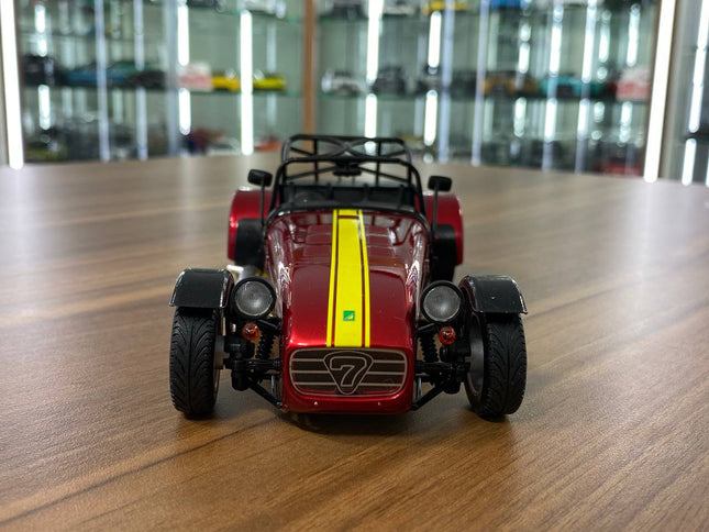 1/18 Diecast Solido CATERHAM SEVEN 275 Academy 2014 in red/yellow - studio product photo of the scale model