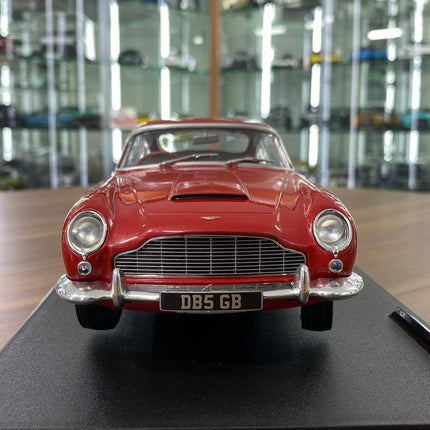 Solido Aston Martin DB5 1:18 Diecast Model Car Red - studio product photo of the scale model