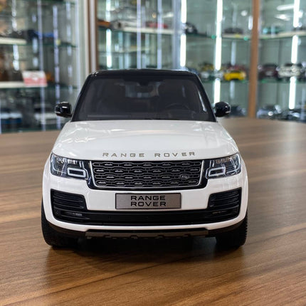 LCD Model Land Rover Range Rover SV Autobiography Dynamic 2017 White 1:18 Diecast Model Car - studio product photo of the sca