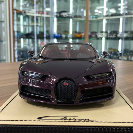 MR Collection Bugatti Chiron Sky View 1:18 Resin Model Red Carbon/Black - studio product photo of the scale model