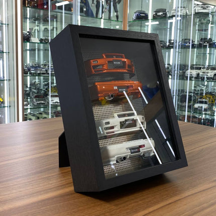 Motor Helix 1/18 Nissan Skyline R34 Bumper Display Frame Orange/Pearl White - collectible scale model car