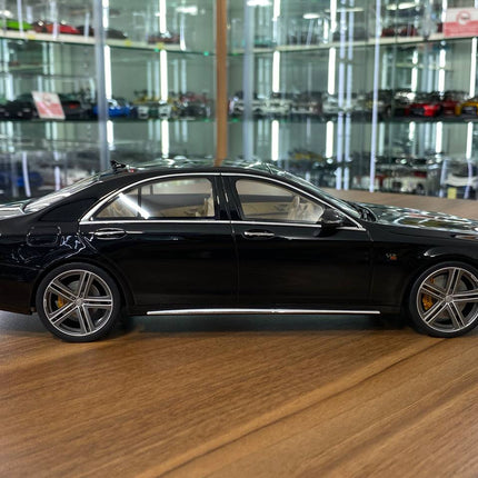 GT Spirit 1:18 Mercedes-Benz Brabus 900 Black Resin Model Limited Edition - collectible scale model car
