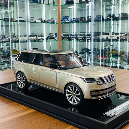 MotorHelix Range Rover Autobiography 2022 1/18 Resin Champagne Gold - detailed collector display model
