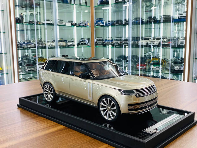 MotorHelix Range Rover Autobiography 2022 1/18 Resin Champagne Gold - detailed collector display model