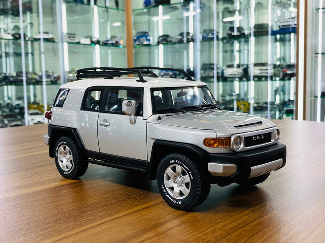 AutoArt Toyota FJ Cruiser Silver 1:18 Diecast Model Car - detailed collector display model
