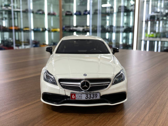 GT Spirit 1:18 Mercedes Benz AMG CLS 63 Shooting Brake White Resin Model - studio product photo of the scale model