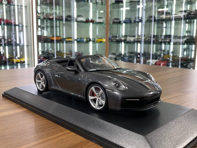 Minichamps 1/18 Porsche 911 Carrera 4S Cabriolet 2019 Grey Metallic - detailed collector display model