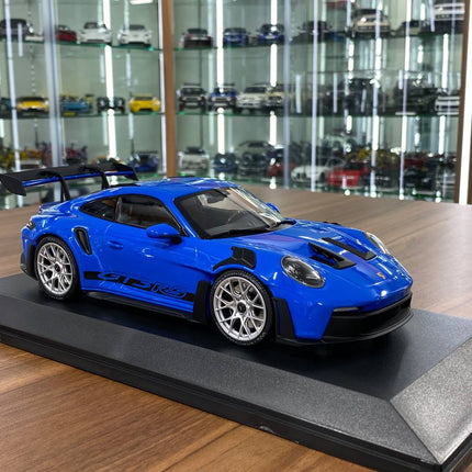 Minichamps Porsche 911 (992) GT3 RS 2023 1:18 Diecast Blue Silver Wheels - detailed collector display model