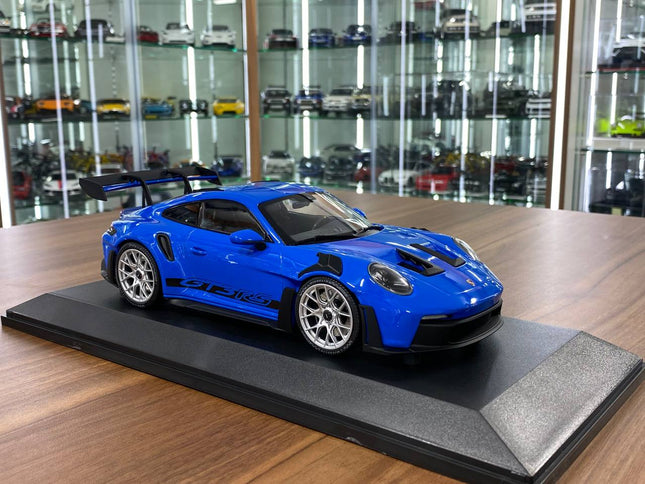 Minichamps Porsche 911 (992) GT3 RS 2023 1:18 Diecast Blue Silver Wheels - detailed collector display model