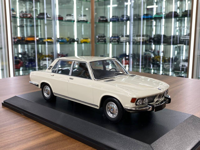 Minichamps BMW 2500 (1968) 1:18 Diecast White Limited Edition - detailed collector display model