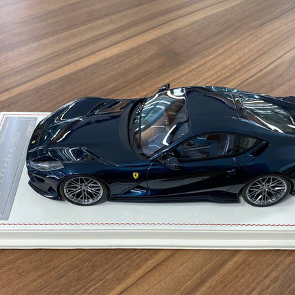 Davis and Giovanni Ferrari 812 Superfast 1:18 Resin Model Chameleon Limited - scale model for display