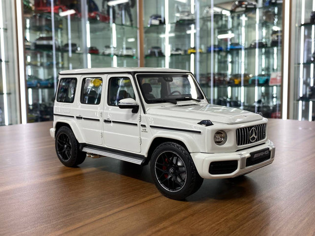 Minichamps 1/18 Mercedes-Benz AMG G-63 2018 White Diecast Model - detailed collector display model
