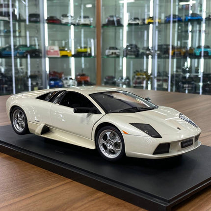 AutoArt Lamborghini Murciélago Balloon White 1:18 Diecast Model Car - detailed collector display model
