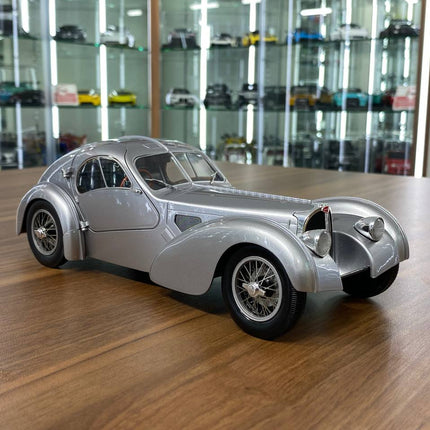 Solido Bugatti Type 57 SC Atlantic 1:18 Diecast Model Car Silver - detailed collector display model