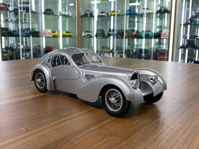 Solido Bugatti Type 57 SC Atlantic 1:18 Diecast Model Car Silver - detailed collector display model