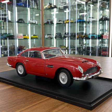 Solido Aston Martin DB5 1:18 Diecast Model Car Red - detailed collector display model