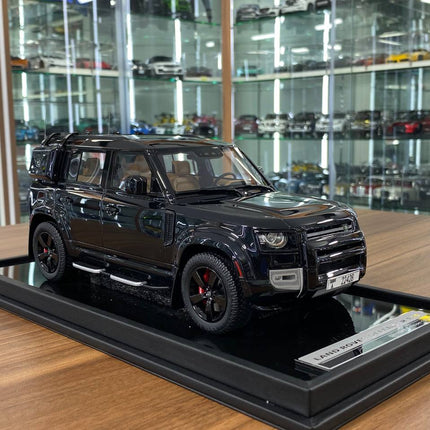MotorHelix 1:18 Land Rover Defender 110 Sheikh Mohammed Edition Black - detailed collector display model