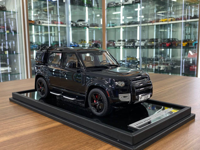 MotorHelix 1:18 Land Rover Defender 110 Sheikh Mohammed Edition Black - detailed collector display model