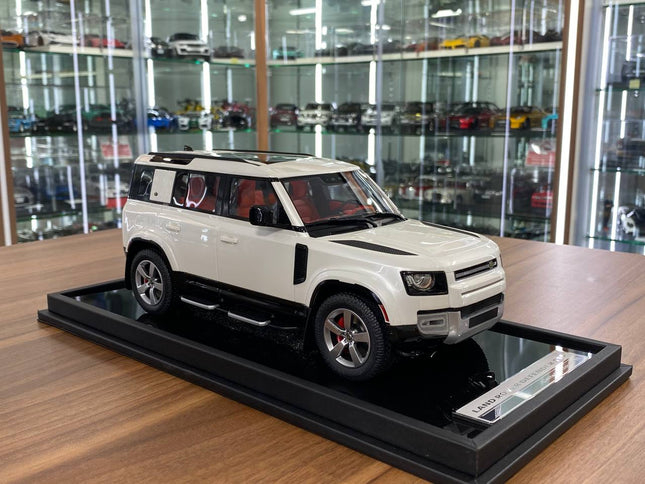 Pearl white MotorHelix Land Rover Defender 110 1:18 scale resin model SUV, detailed collector display piece