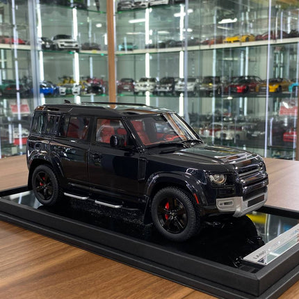 MotorHelix Land Rover Defender 110 1:18 Gloss Black Resin Model - detailed collector display model
