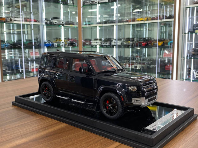 MotorHelix Land Rover Defender 110 1:18 Gloss Black Resin Model - detailed collector display model