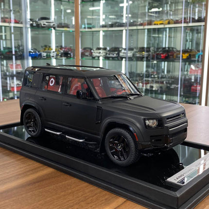 MotorHelix Land Rover Defender 110 1:18 Resin Model Matt Black - detailed collector display model