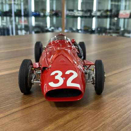 CMC Maserati 250 F GP Monaco 1957 J.M Fangio Start Nr. 32 1/18 Red Diecast - studio product photo of the scale model