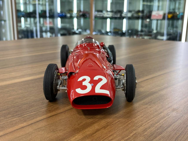 CMC Maserati 250 F GP Monaco 1957 J.M Fangio Start Nr. 32 1/18 Red Diecast - studio product photo of the scale model