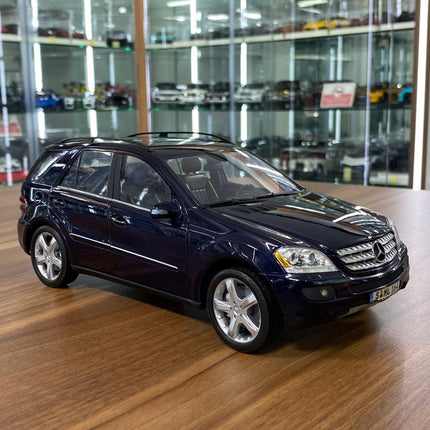 Minichamps Mercedes-Benz M-Class Blue 1/18 Scale Diecast Model Car - detailed collector display model