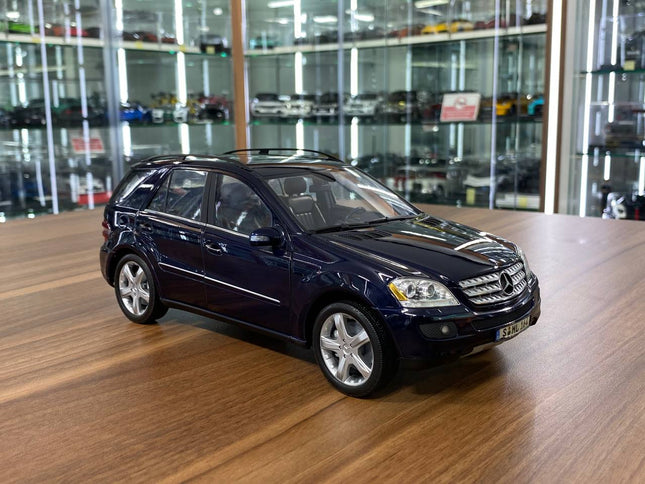 Minichamps Mercedes-Benz M-Class Blue 1/18 Scale Diecast Model Car - detailed collector display model