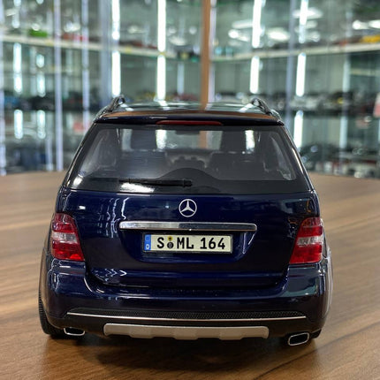 Minichamps Mercedes-Benz M-Class Blue 1/18 Scale Diecast Model Car - collectible scale model car