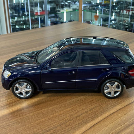Minichamps Mercedes-Benz M-Class Blue 1/18 Scale Diecast Model Car - scale model for display